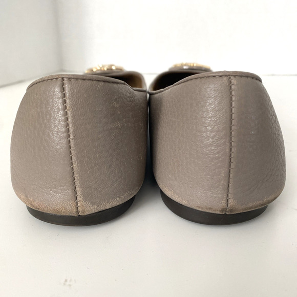 Tory Burch Claire Ballet Flat French Gray Tumbled Leather Round Toe Gold Logo 9 - Picture 11 of 13